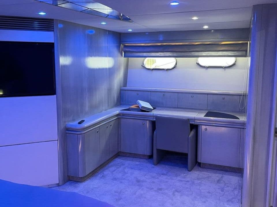 PREDATOR 95" FEET gallery view